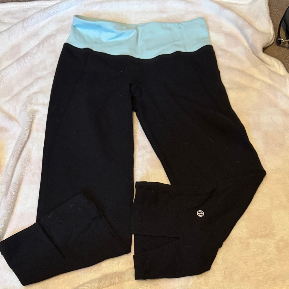 Lululemon Athletica Black Legging capris with Blue Waistband